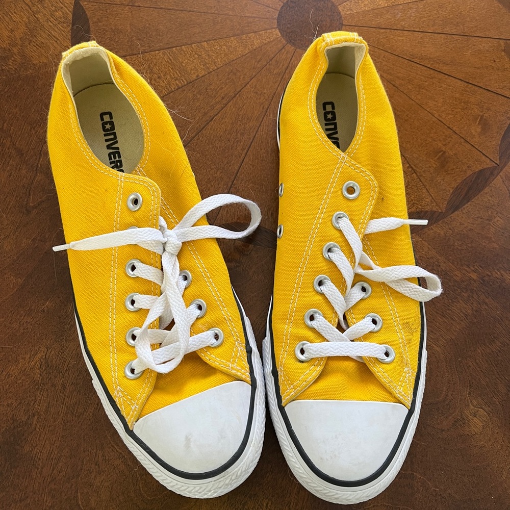 Yellow Converse size 7 Men or 8 Women